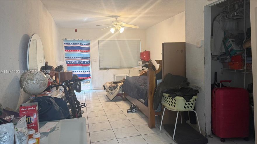 Studio located within minutes of South Beach.  Walk to top restaurants, beaches and shops.  Great for investments or 1st Beach purchase.