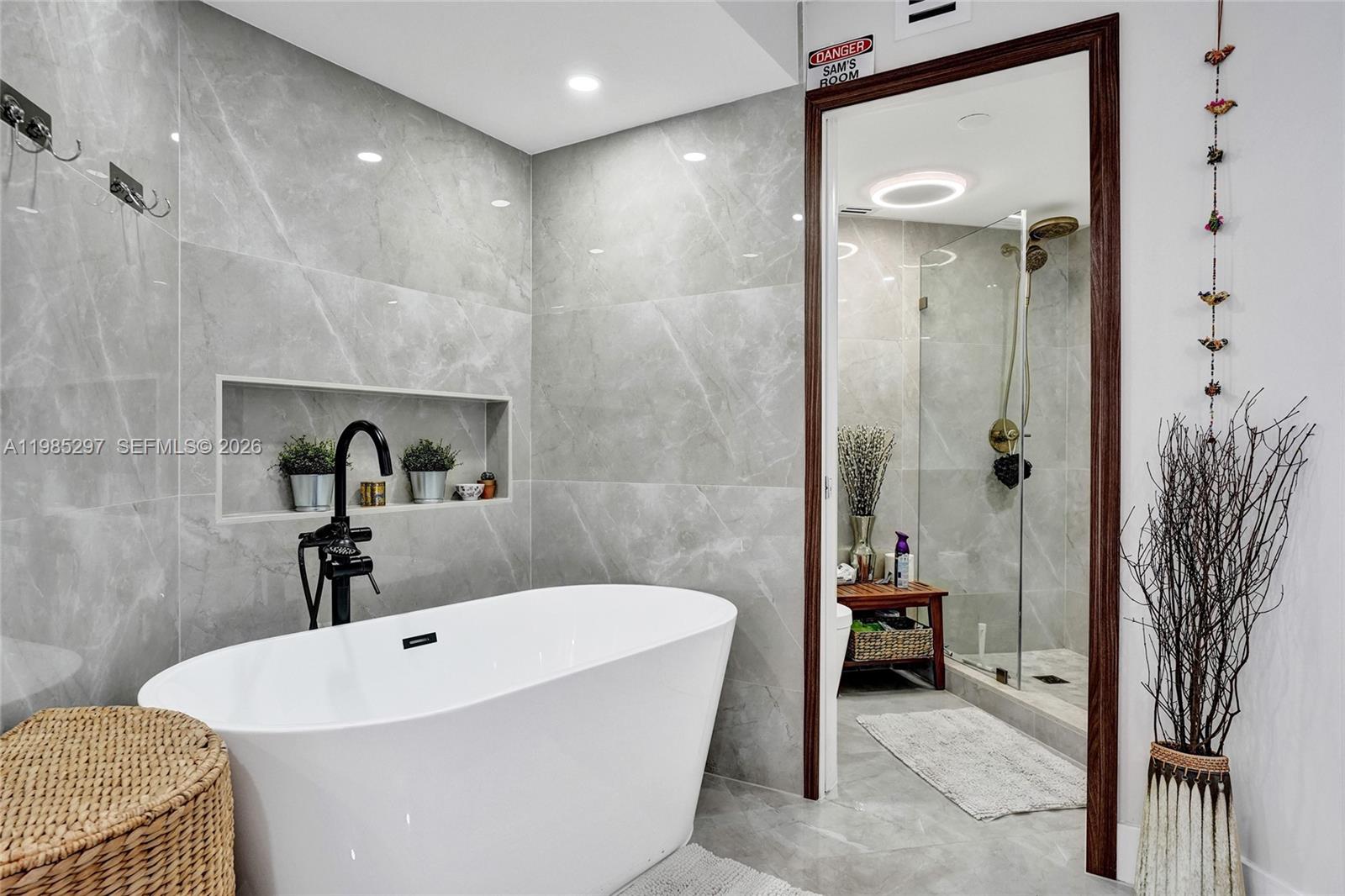 MYSTIC POINTE CONDO NO TH - Residential