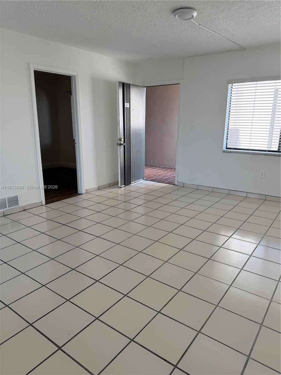 HORIZONS WEST CONDO #6 - Residential Lease