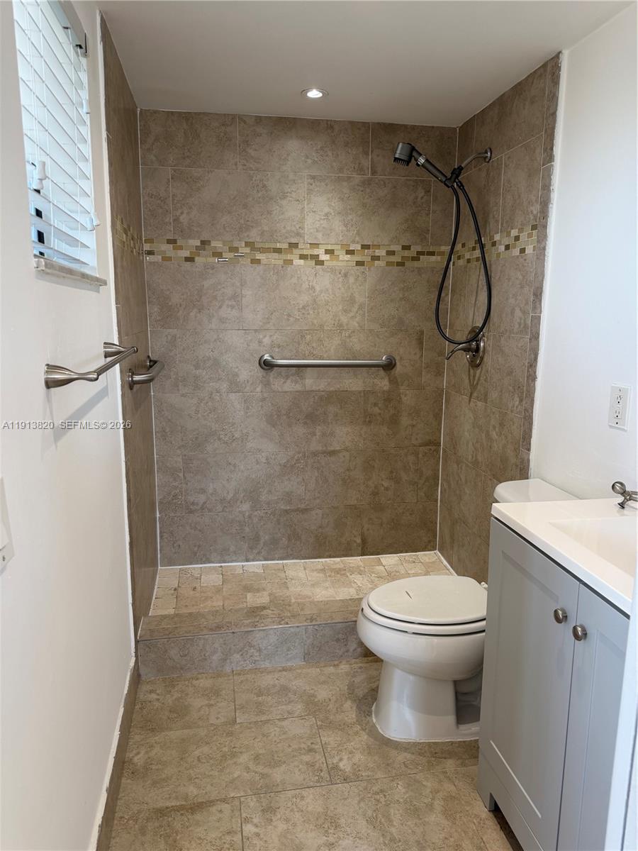 HORIZONS WEST CONDO #6 - Residential Lease