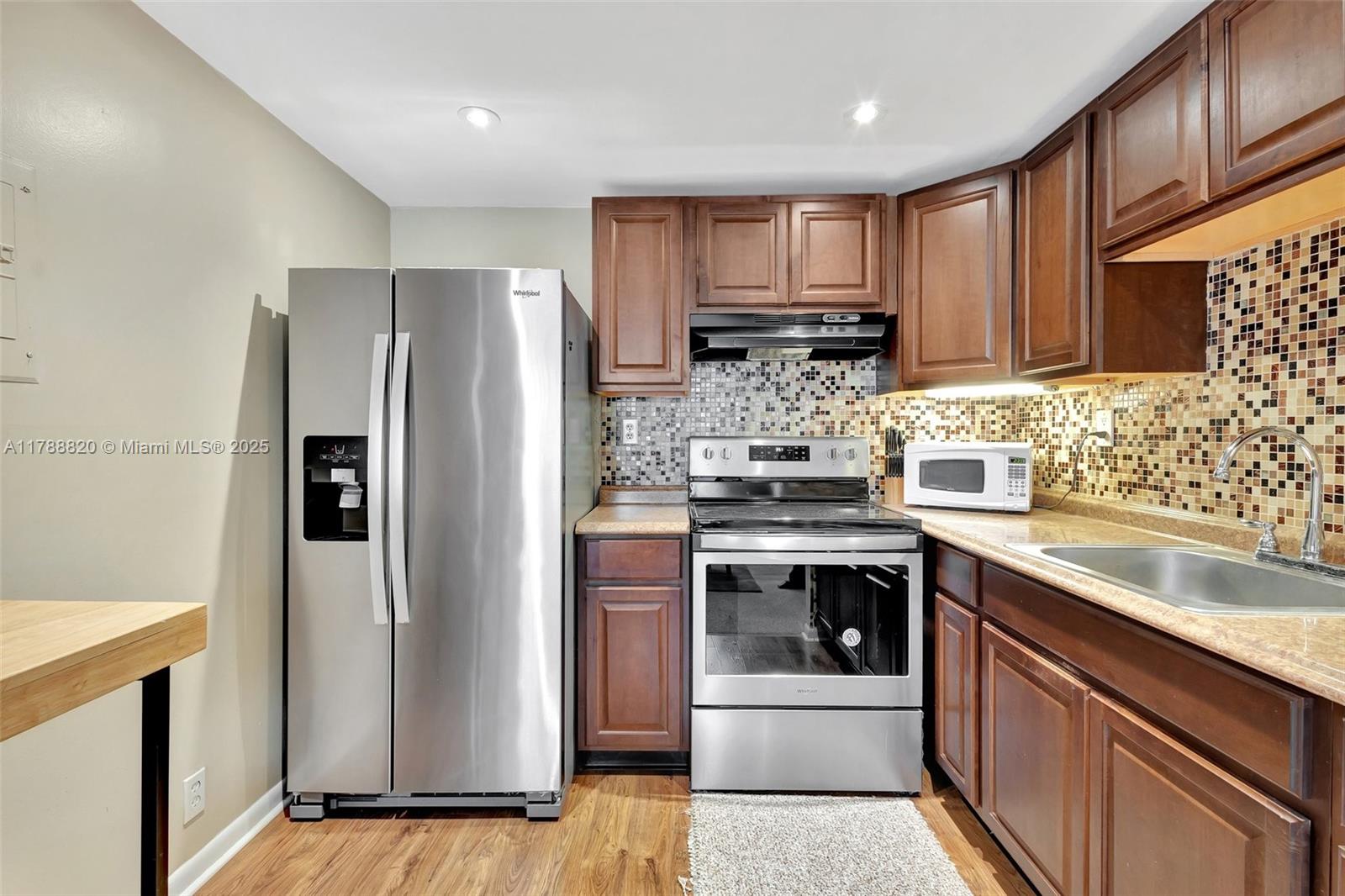 KINGS POINT BURGUNDY COND - Residential