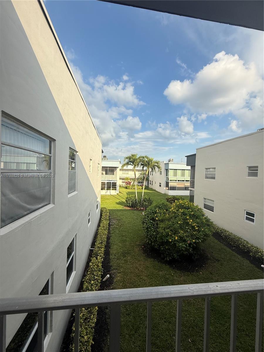 KINGS POINT BURGUNDY COND - Residential