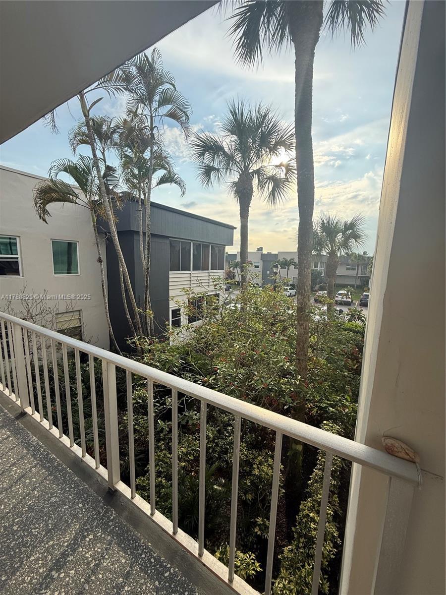 KINGS POINT BURGUNDY COND - Residential