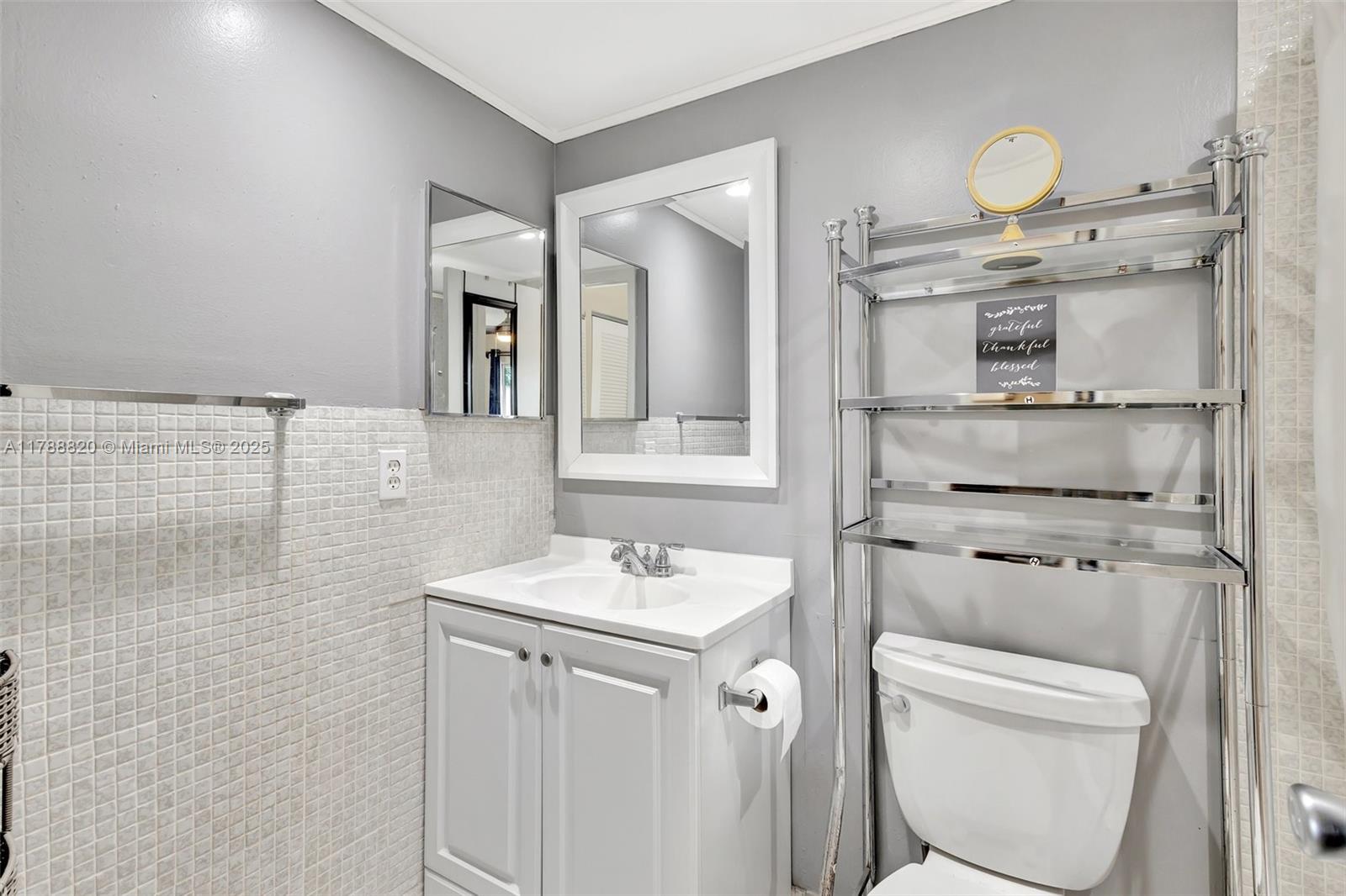 KINGS POINT BURGUNDY COND - Residential