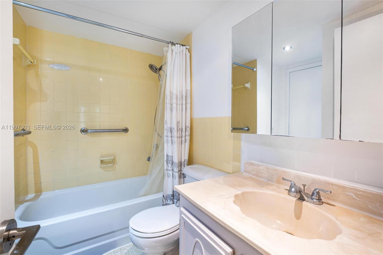 LA ARBOLEDA CONDO - Residential