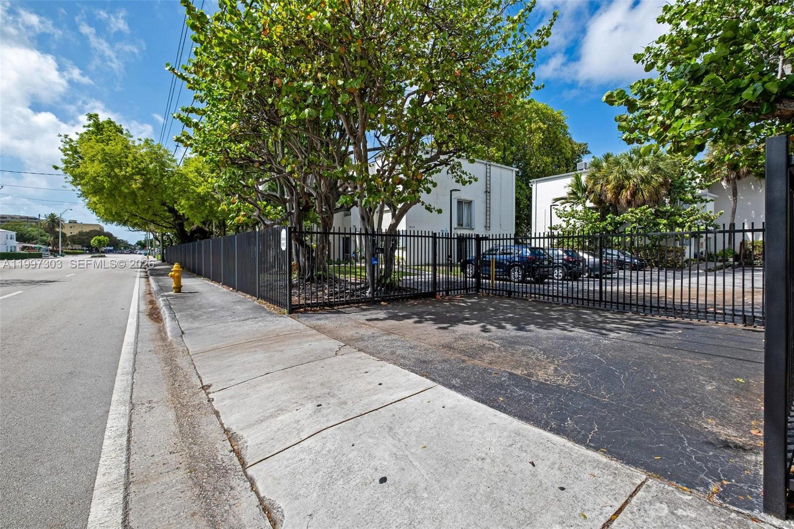 LA ARBOLEDA CONDO - Residential