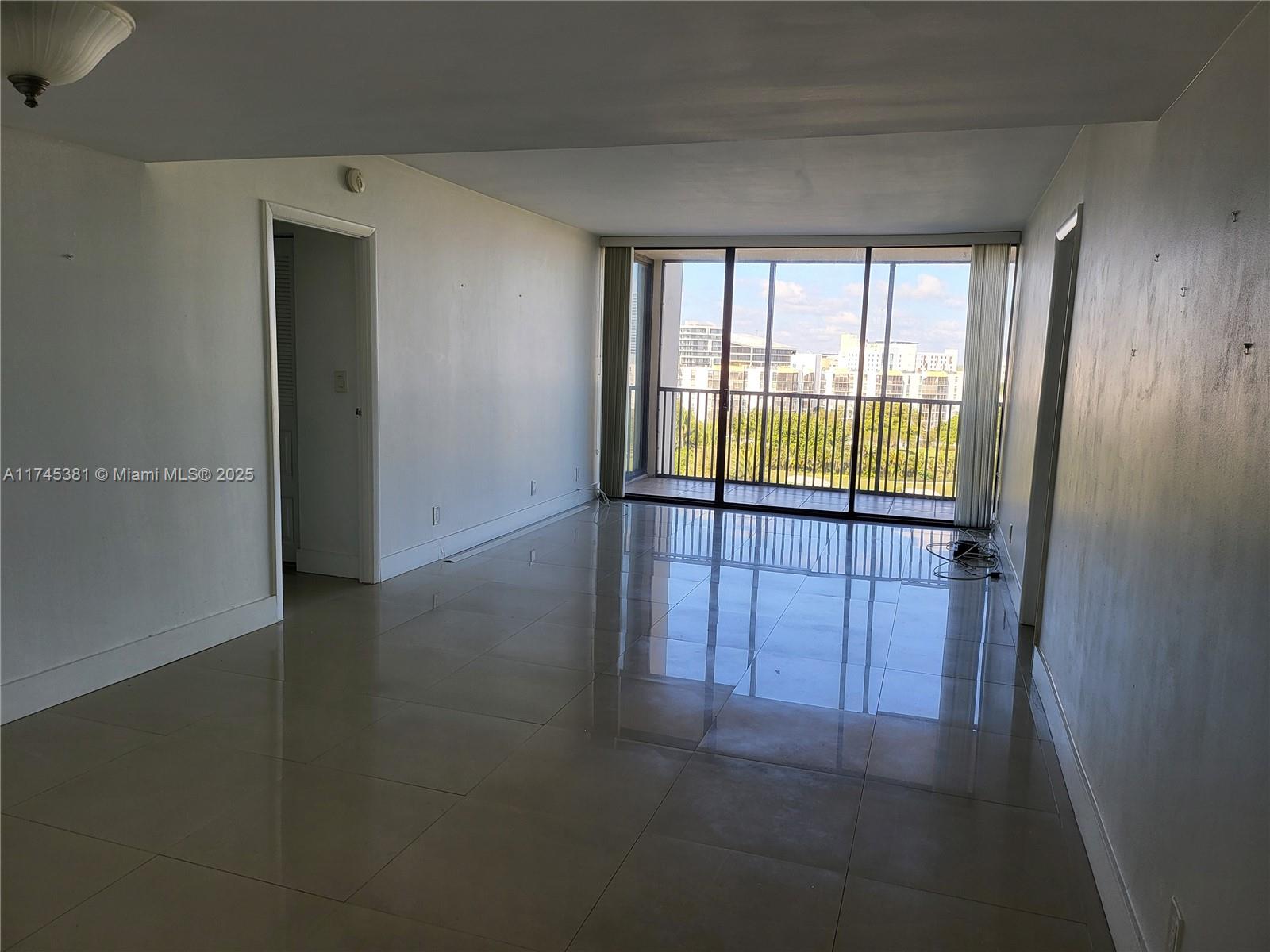 Rental Property at 20301 W Country Club Dr 922, Aventura, Miami-Dade County, Florida - Bedrooms: 2 
Bathrooms: 2  - $2,300 MO.