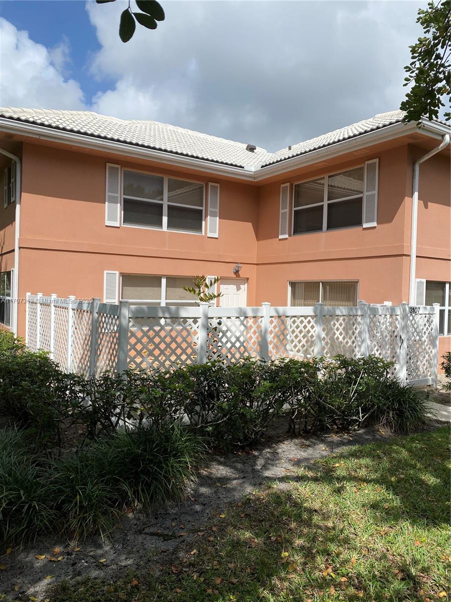 STAMFORD AT THE VILLAGES - Residential Lease