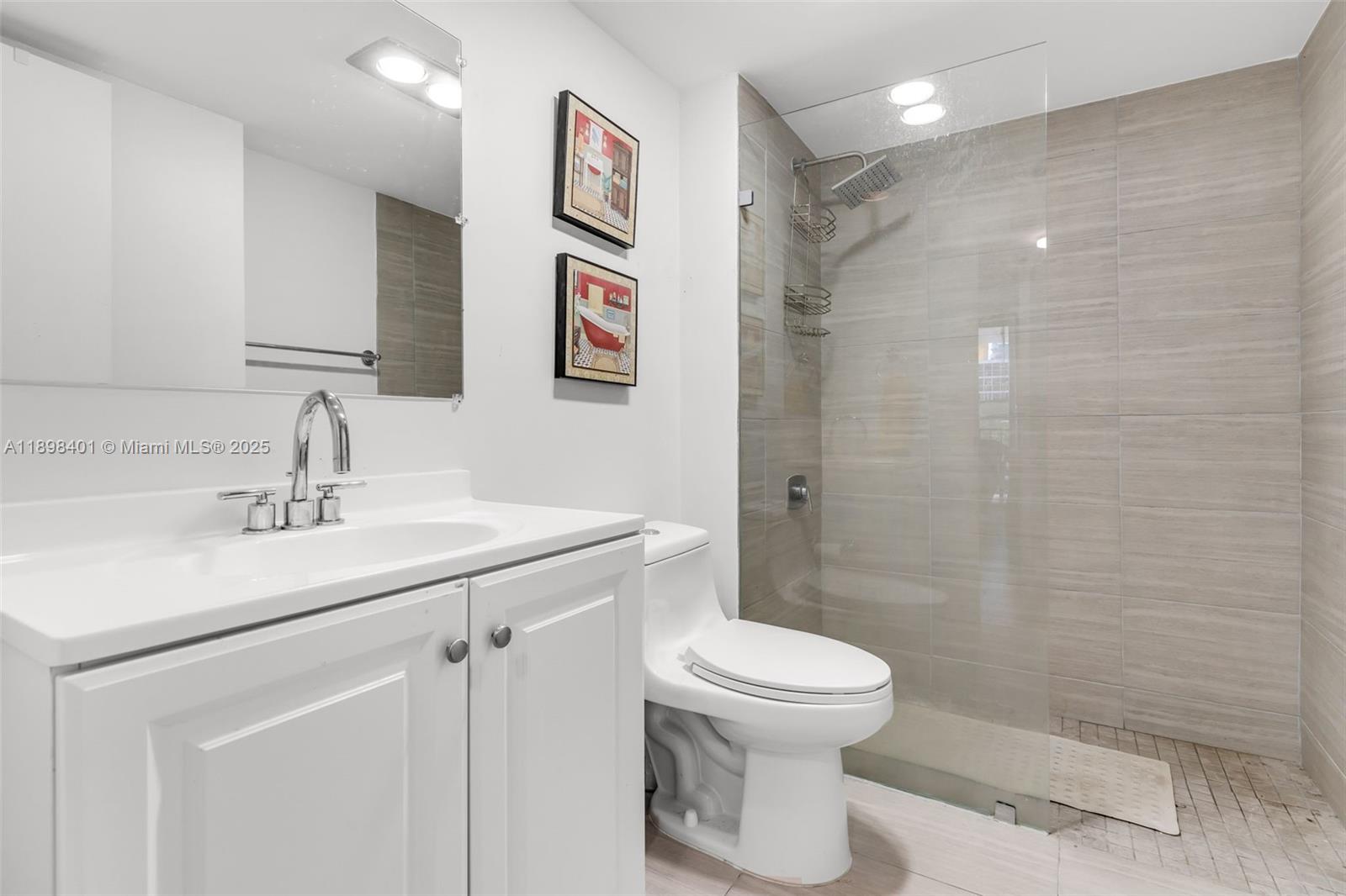 BRICKELL PLACE PHASE II C - Residential Lease