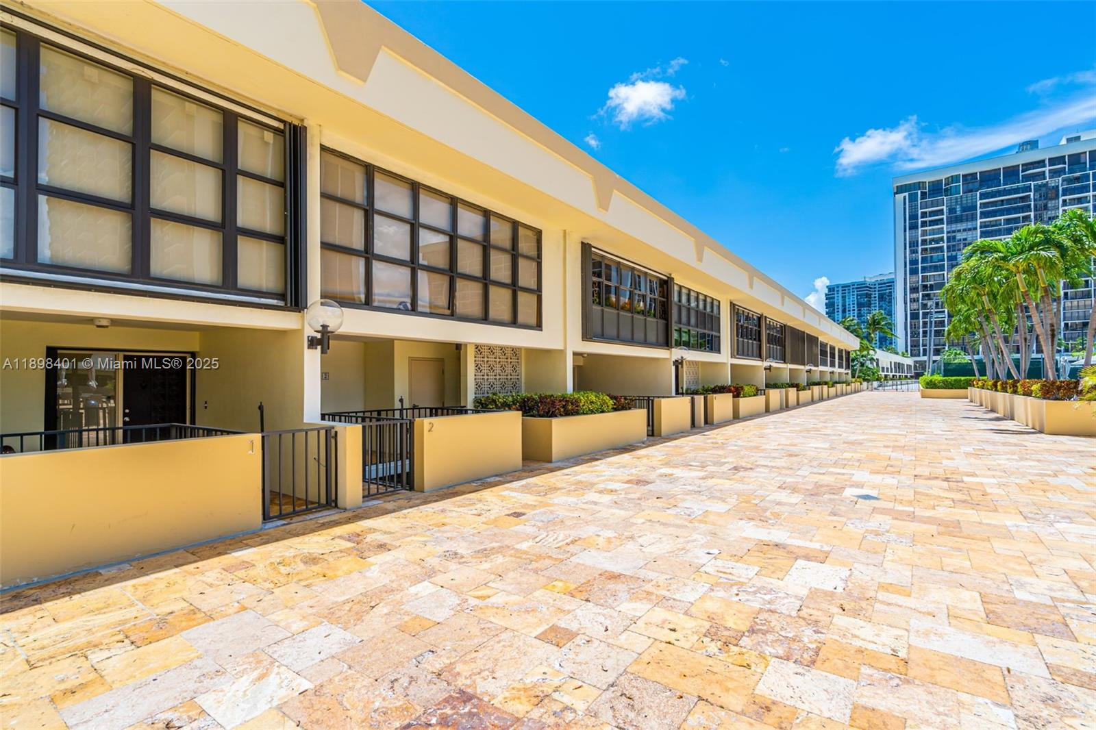 BRICKELL PLACE PHASE II C - Residential Lease