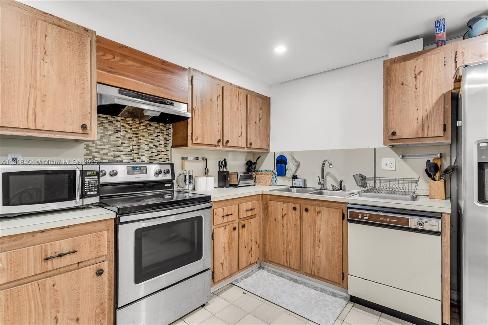 BRICKELL PLACE PHASE II C - Residential Lease