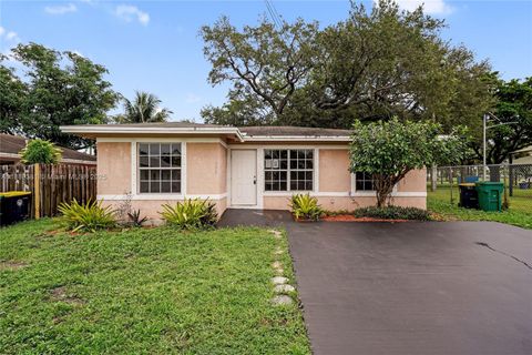 Photo of 1009 SW 12th Ave, Dania Beach, FL 33004 (MLS # A11880381)