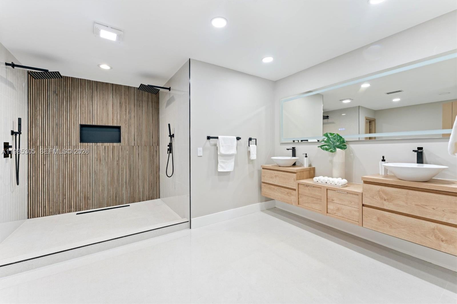 BONAVENTURE LAKES - Residential