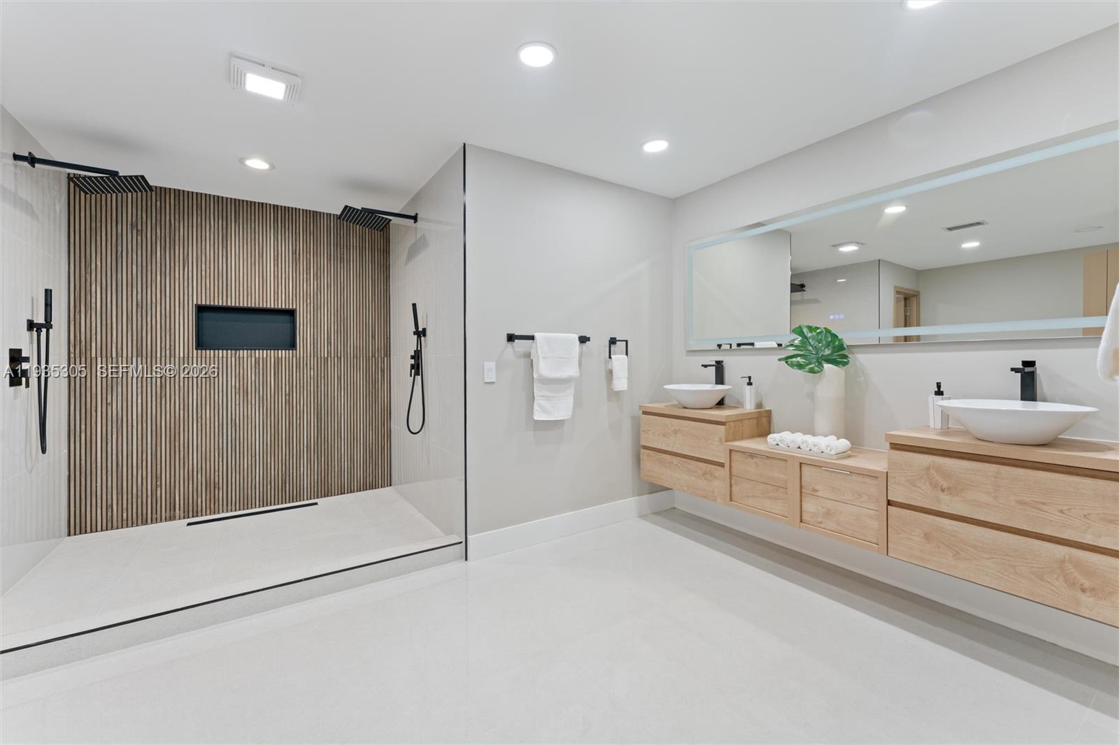 BONAVENTURE LAKES - Residential