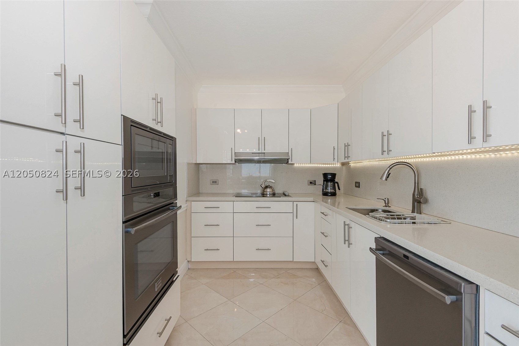 8855 Collins Ave 8J