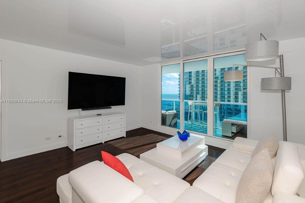 2301 Collins Ave 1204