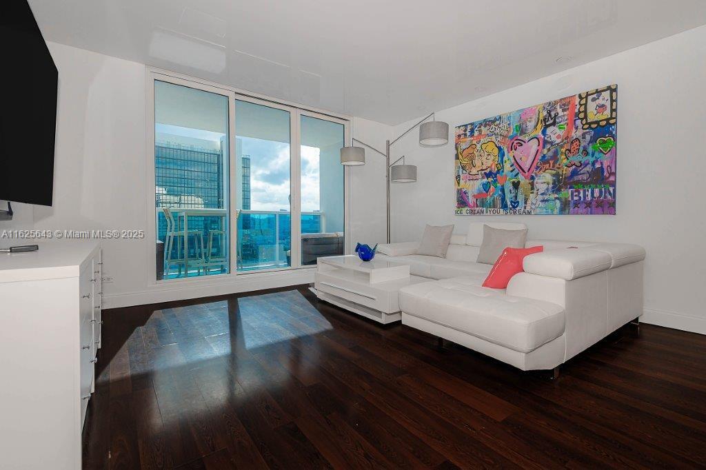 2301 Collins Ave 1204
