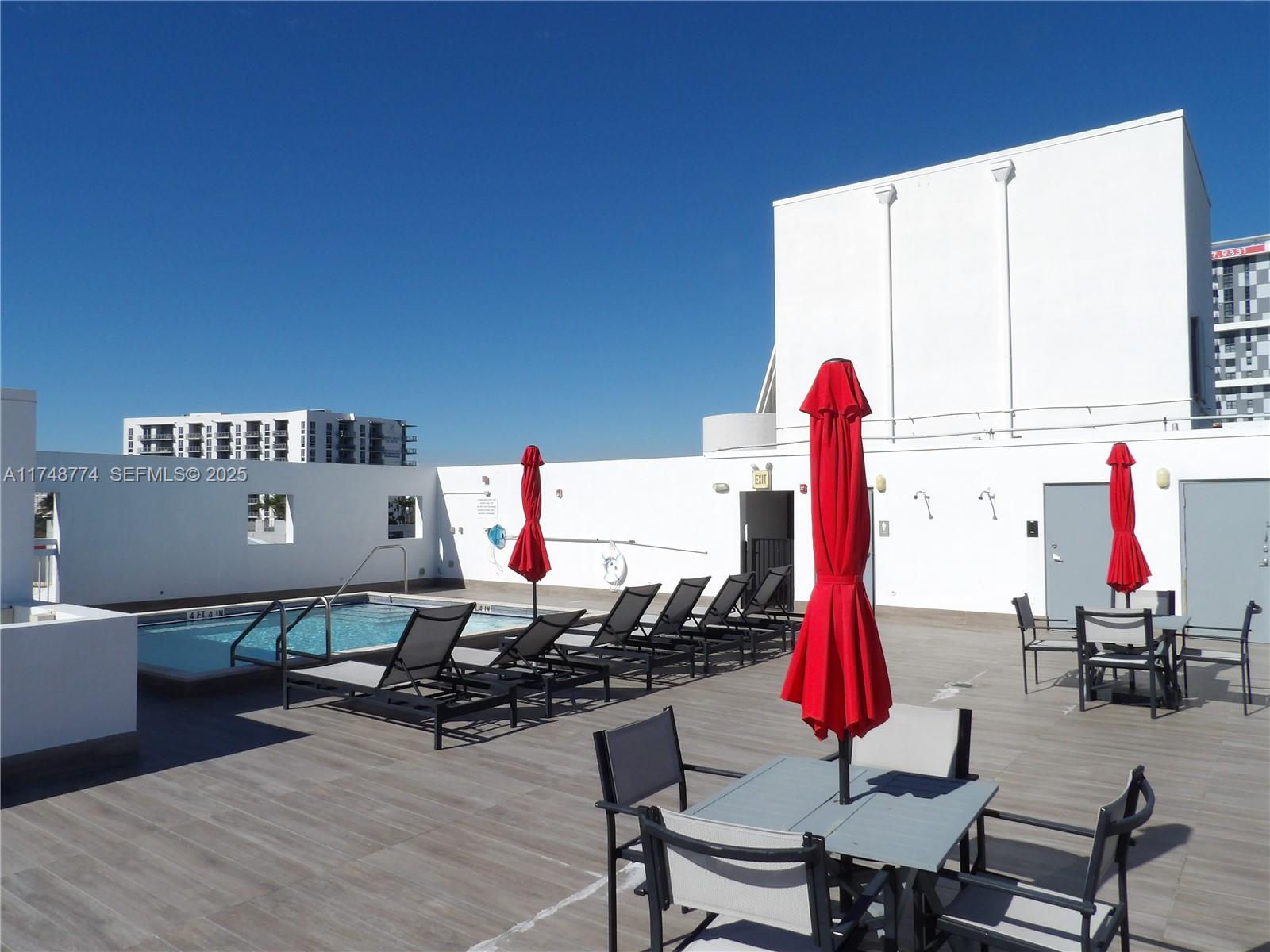 VILLAGGIO IN THE GROVE TO - Residential