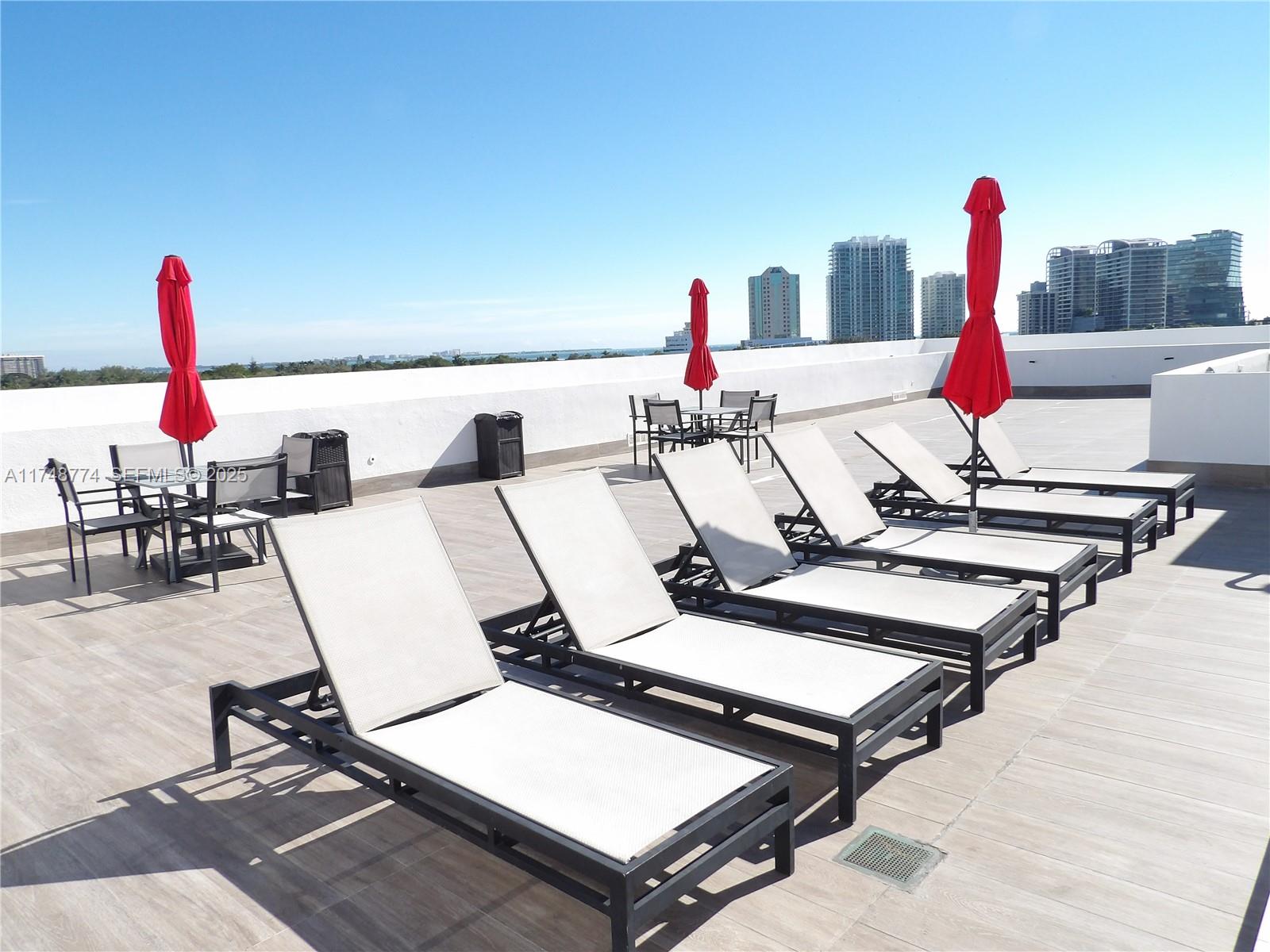 VILLAGGIO IN THE GROVE TO - Residential