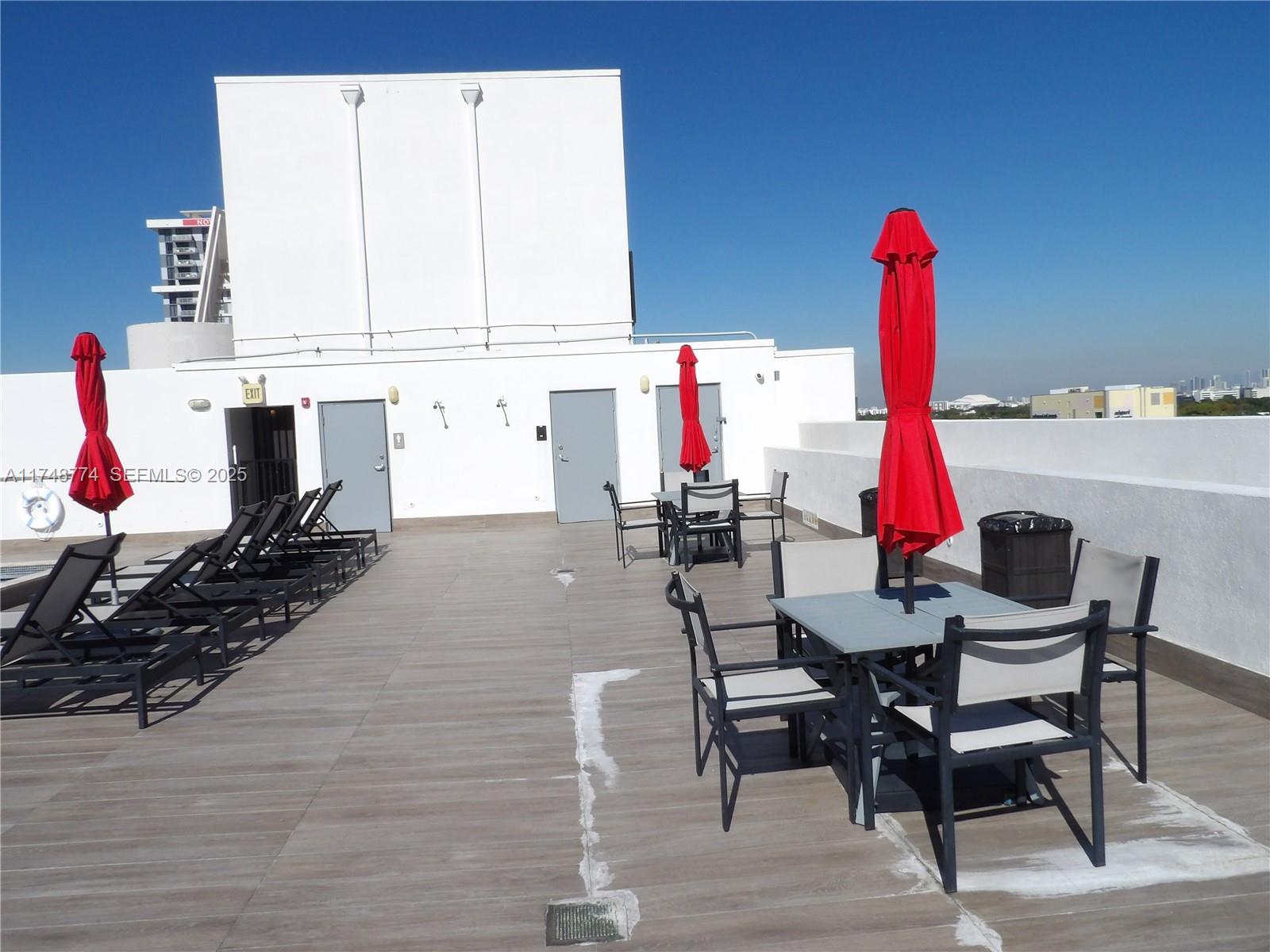 VILLAGGIO IN THE GROVE TO - Residential