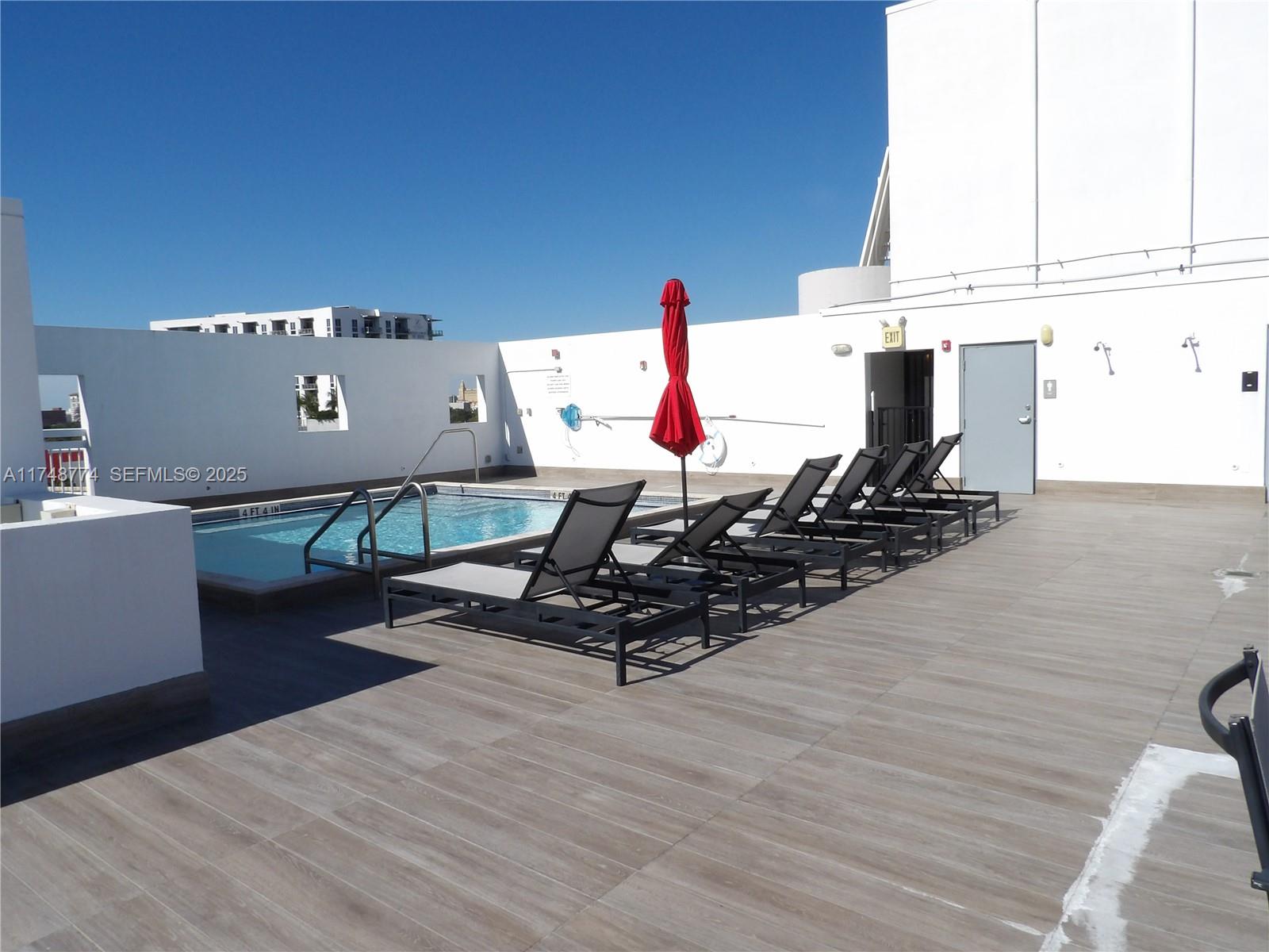 VILLAGGIO IN THE GROVE TO - Residential