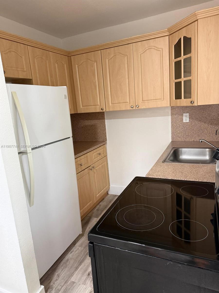 LAWRENCE ESTATES LAND COS - Residential Lease