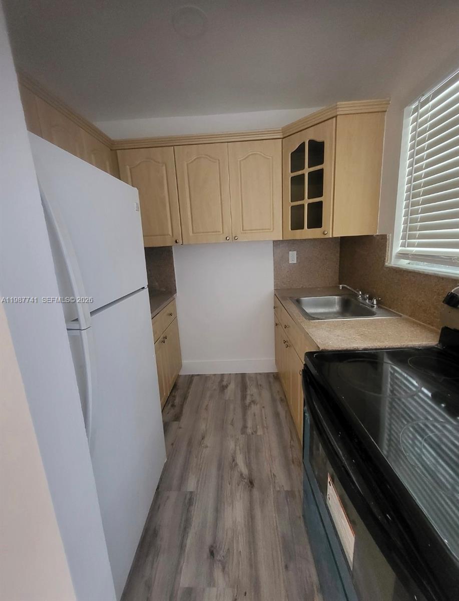 LAWRENCE ESTATES LAND COS - Residential Lease