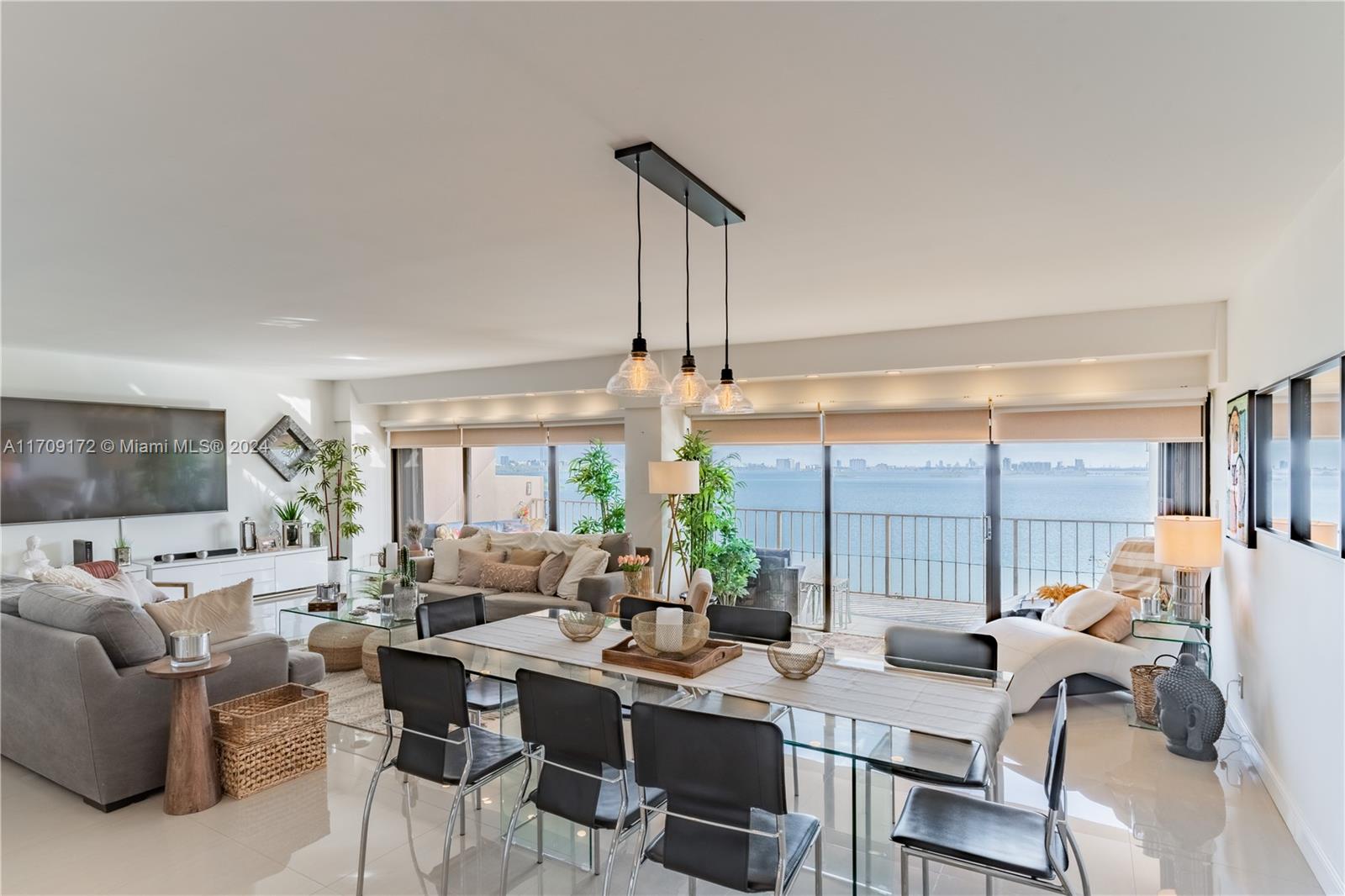 CRICKET CLUB CONDO - Residential