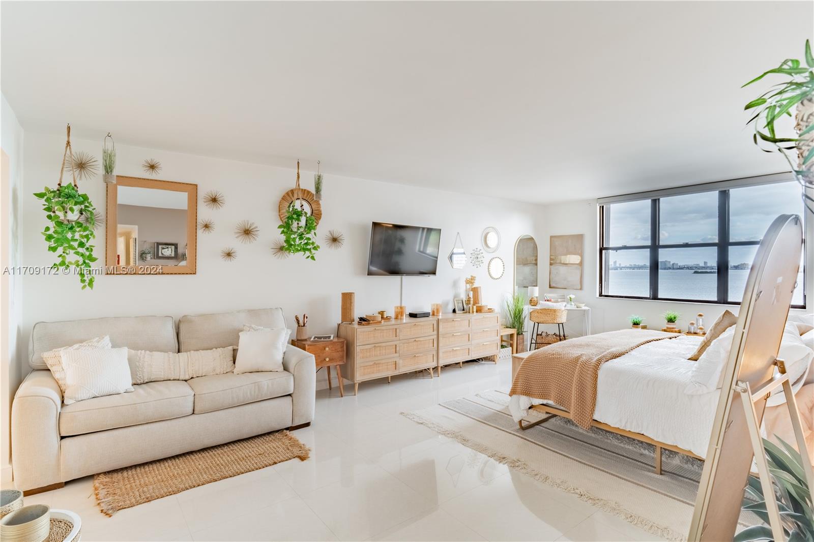 CRICKET CLUB CONDO - Residential