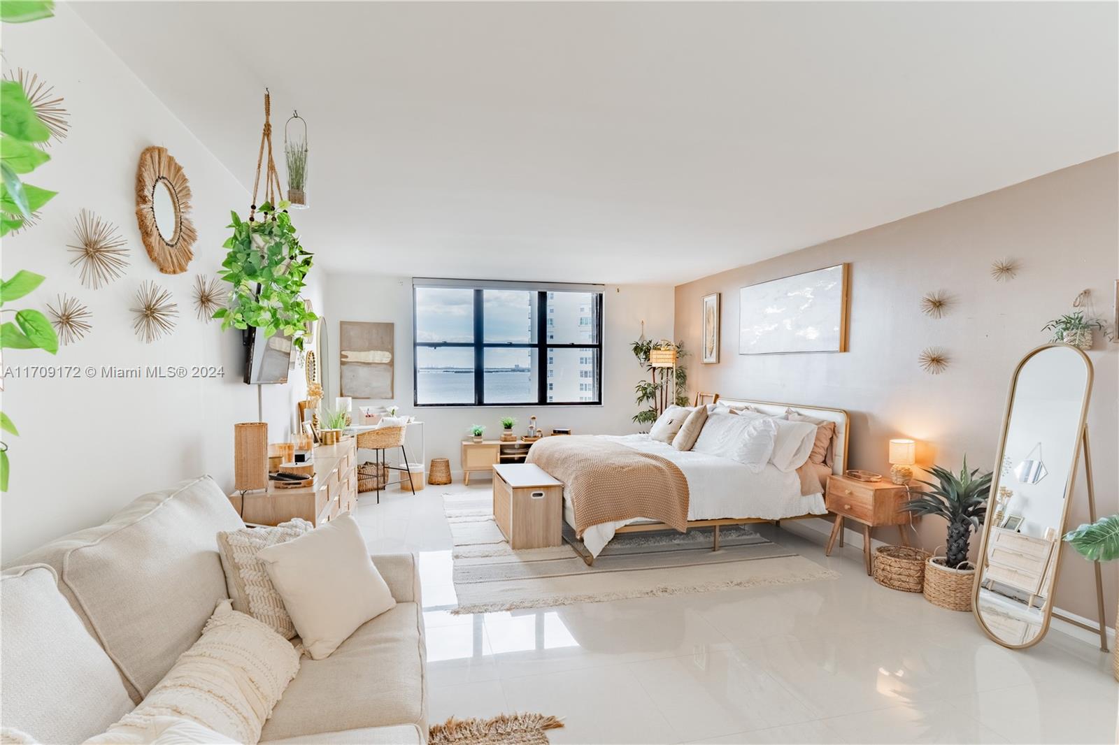 CRICKET CLUB CONDO - Residential