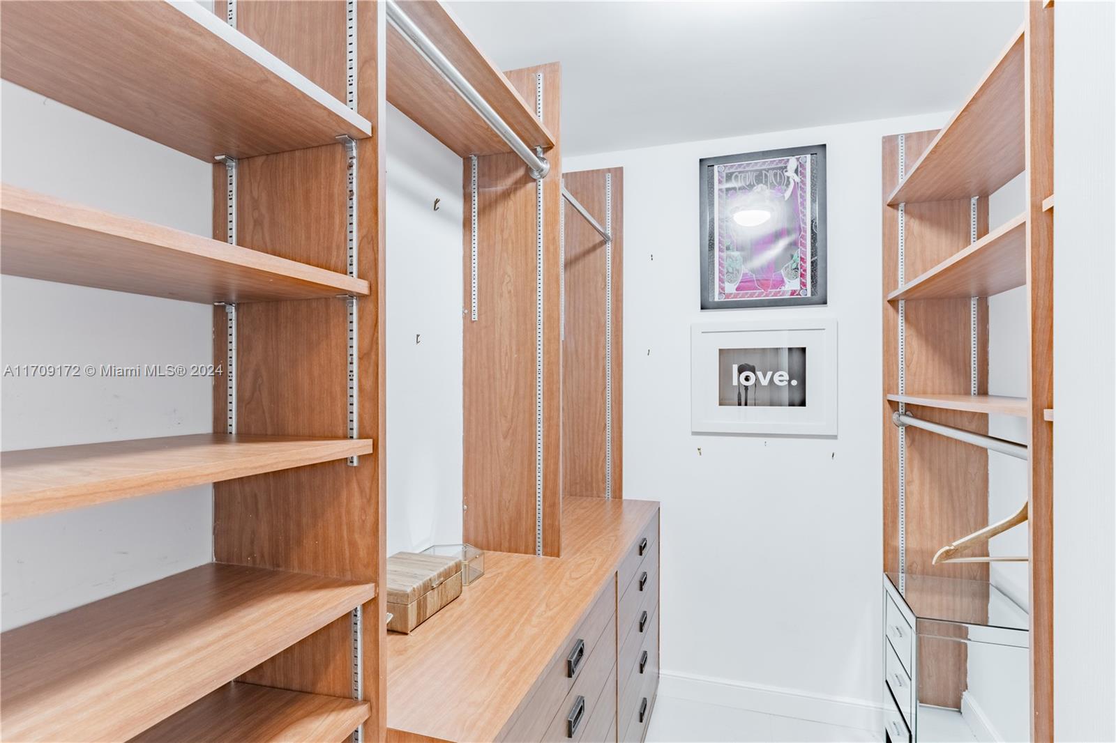 CRICKET CLUB CONDO - Residential