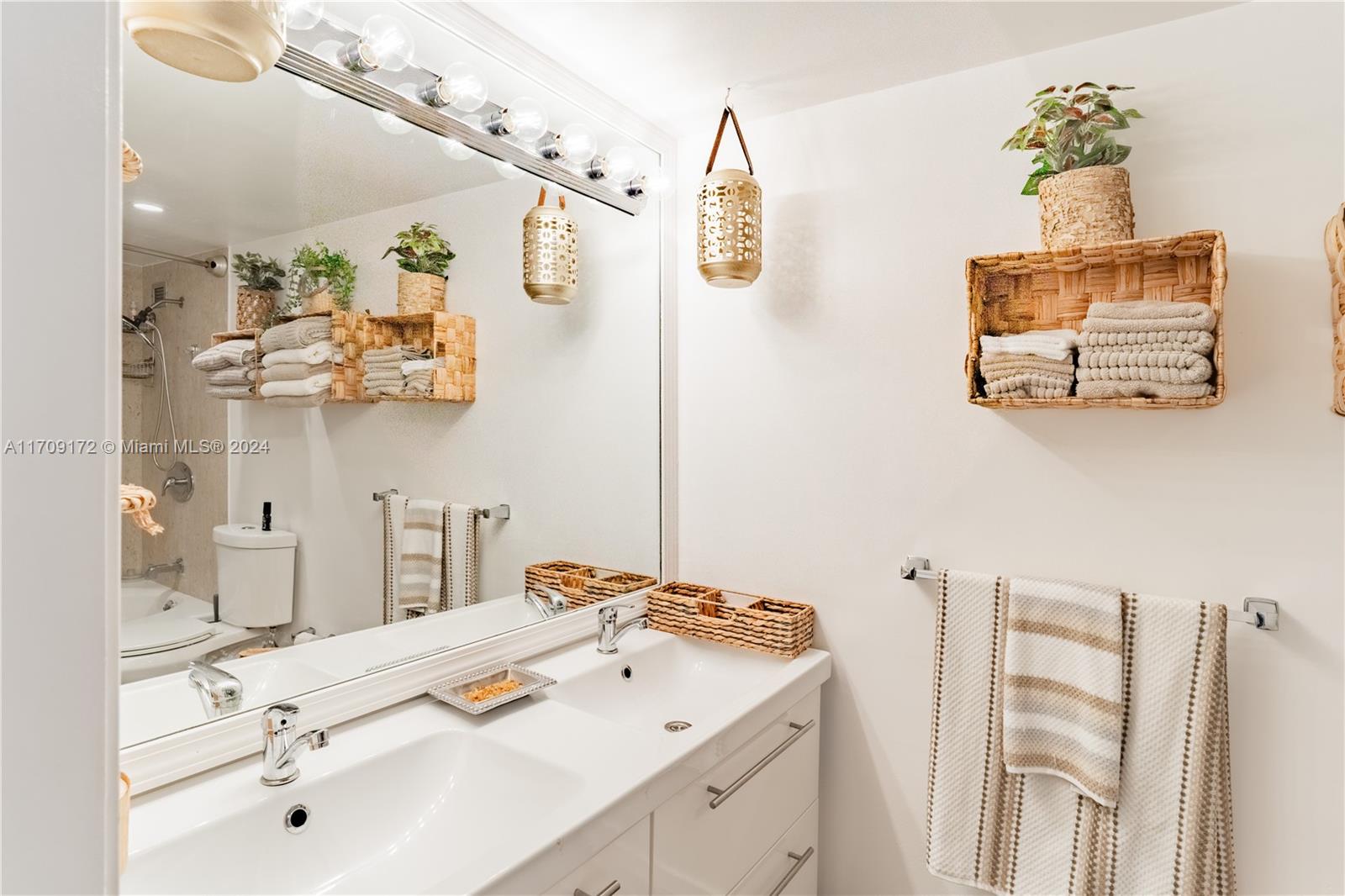 CRICKET CLUB CONDO - Residential