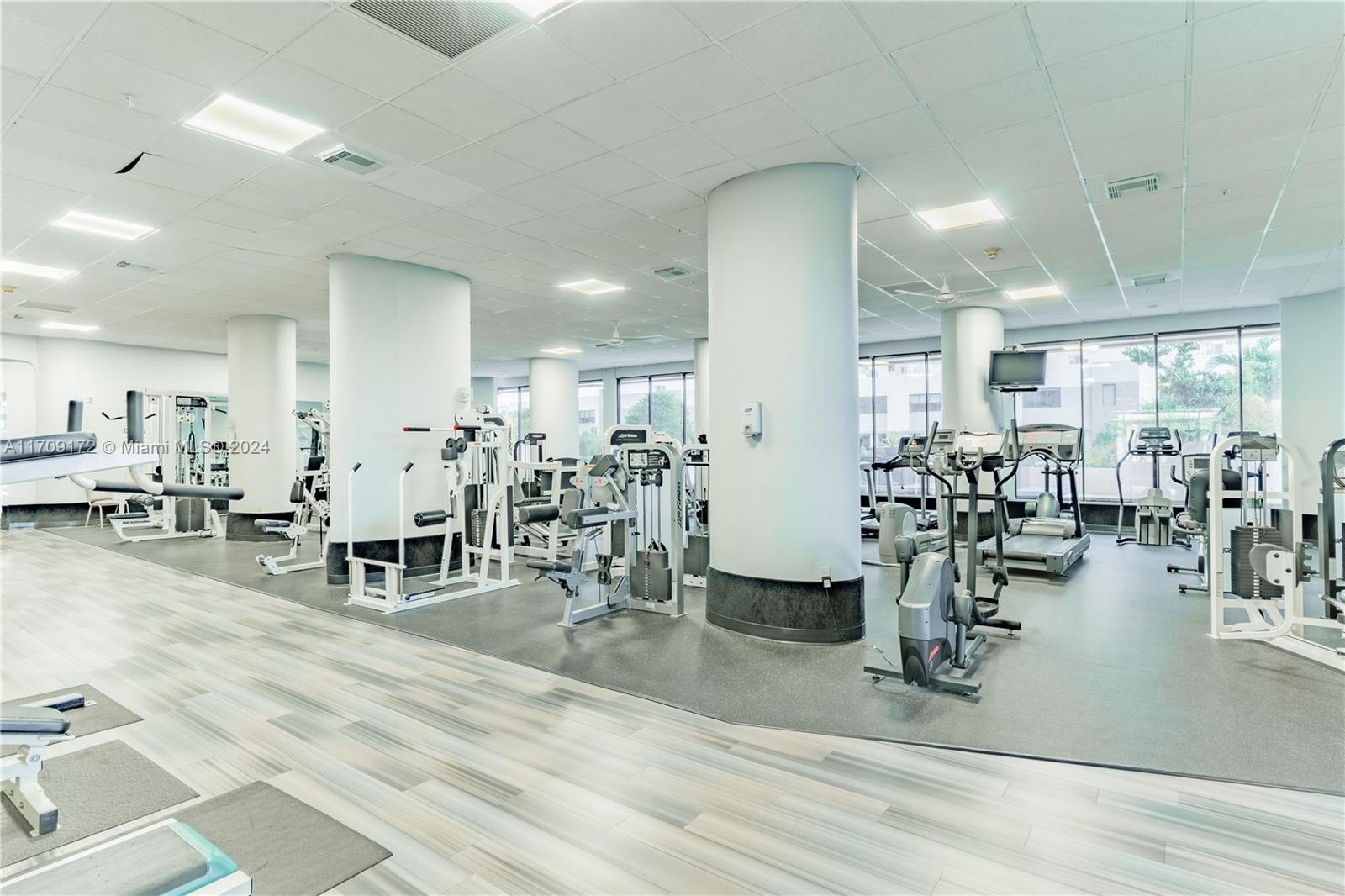 CRICKET CLUB CONDO - Residential