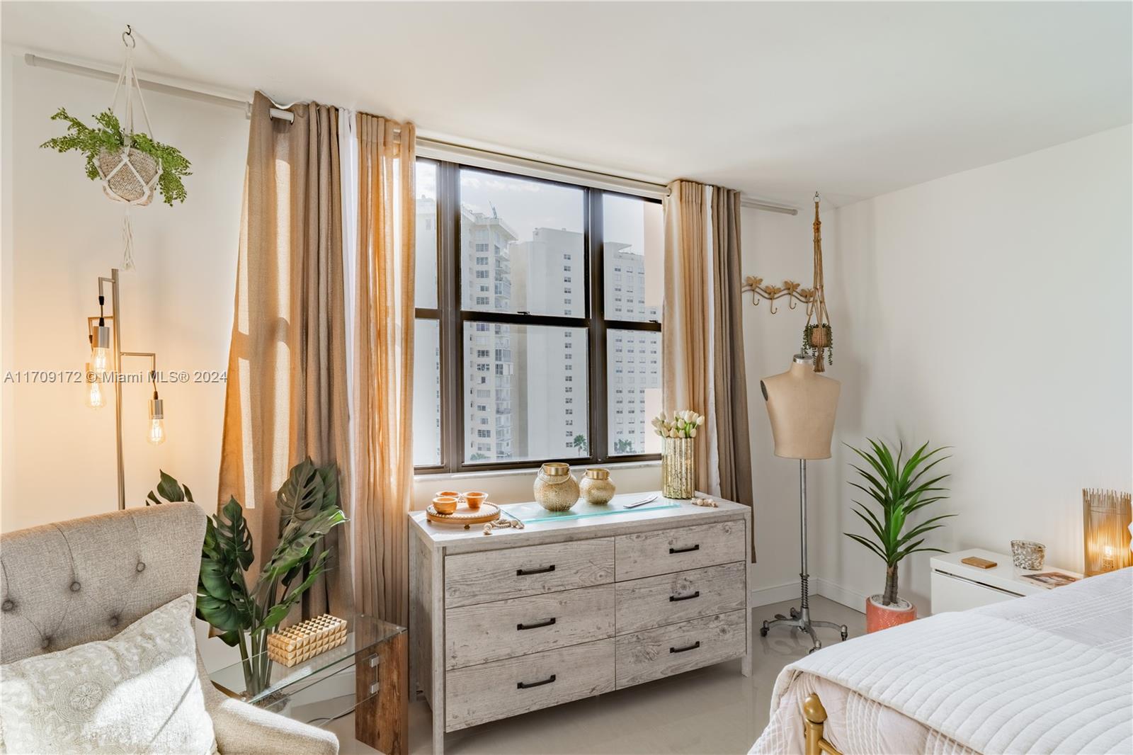 CRICKET CLUB CONDO - Residential