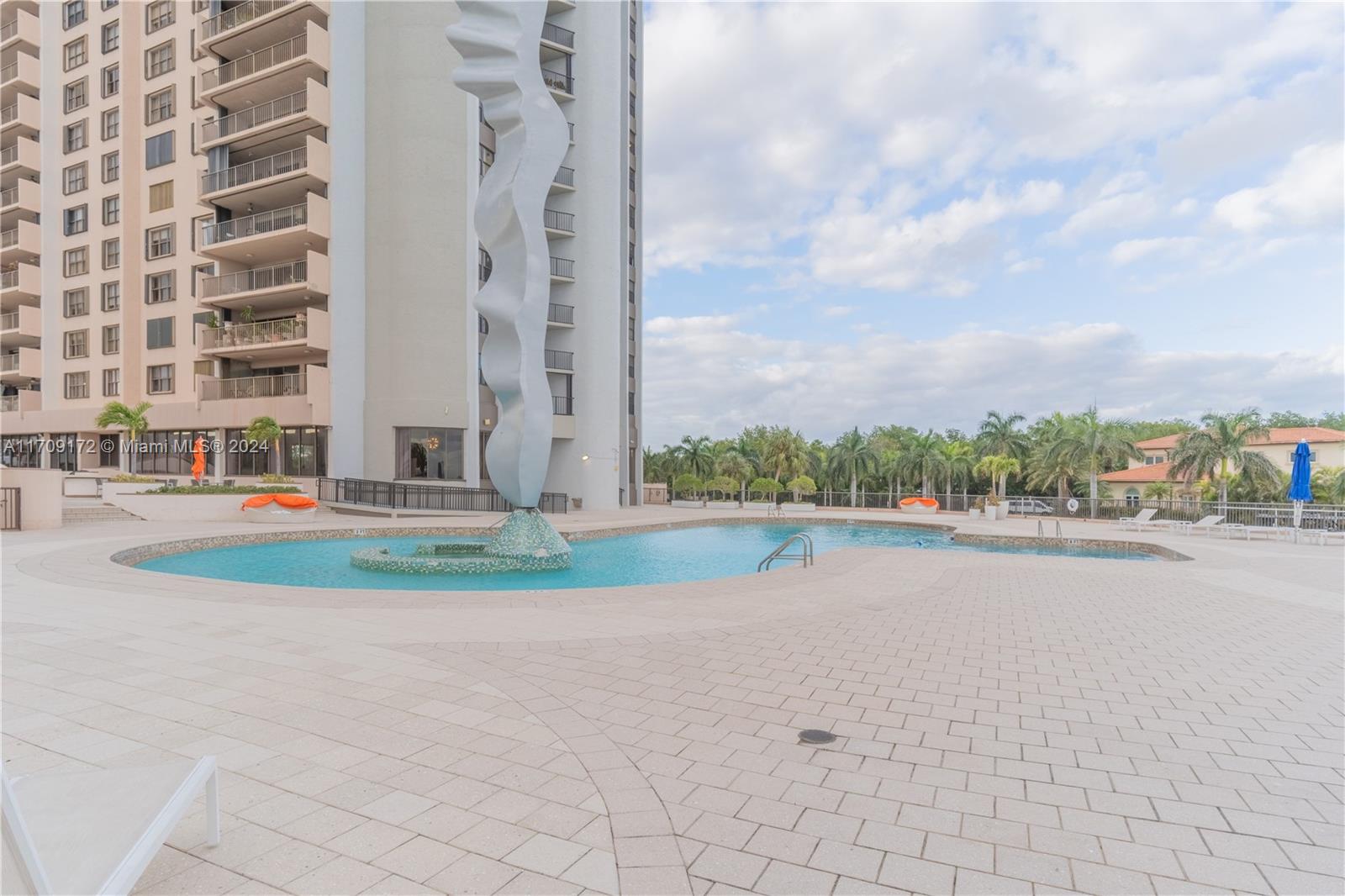 CRICKET CLUB CONDO - Residential