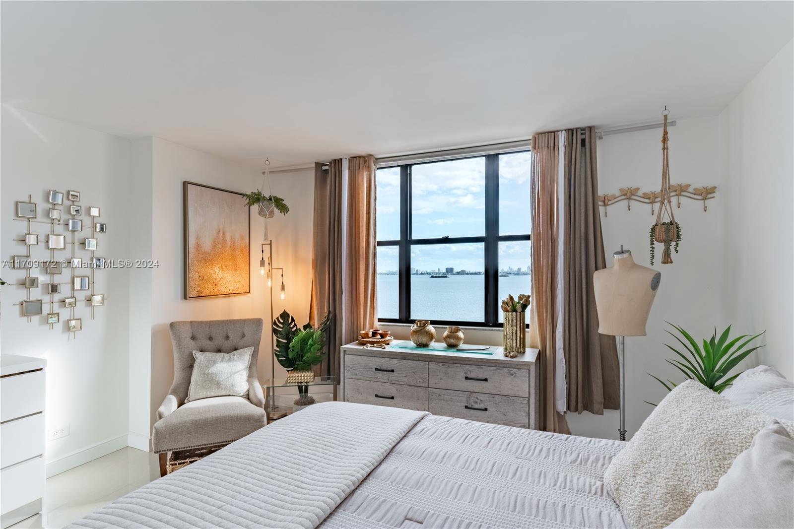 CRICKET CLUB CONDO - Residential