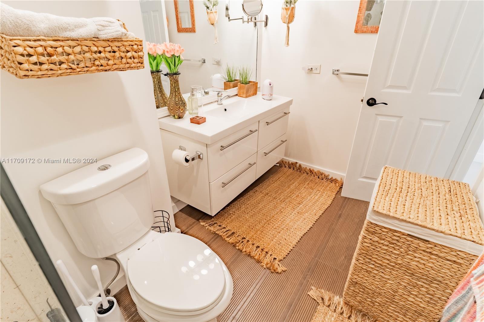 CRICKET CLUB CONDO - Residential