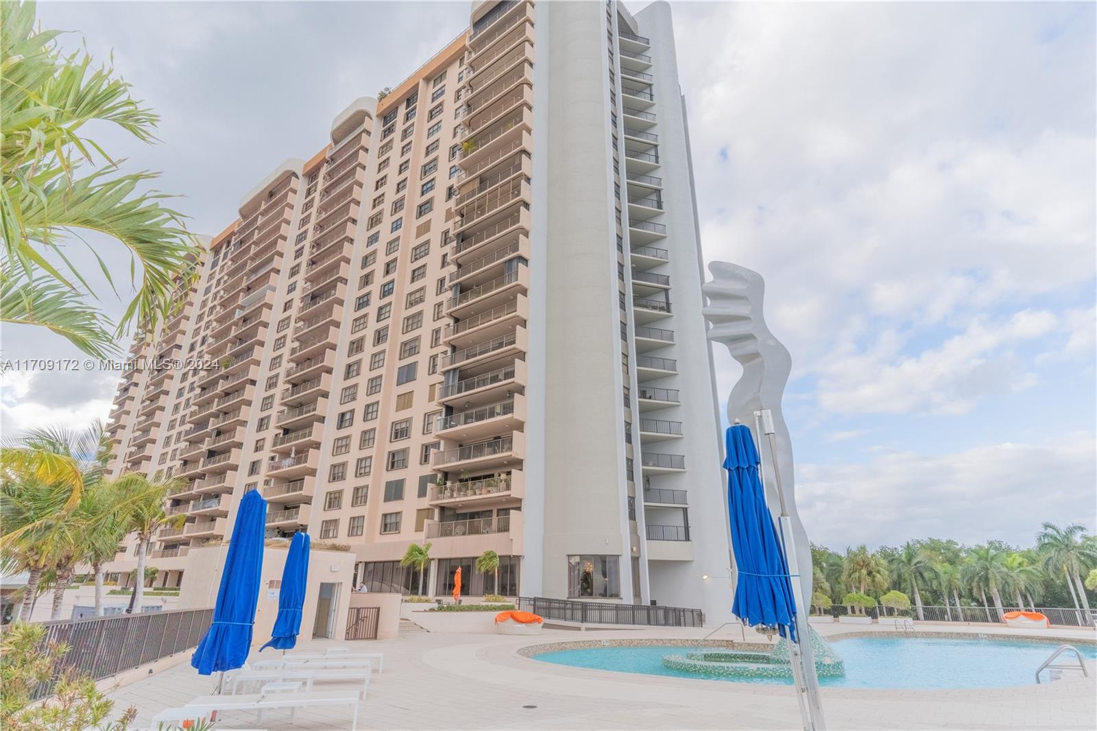 CRICKET CLUB CONDO - Residential