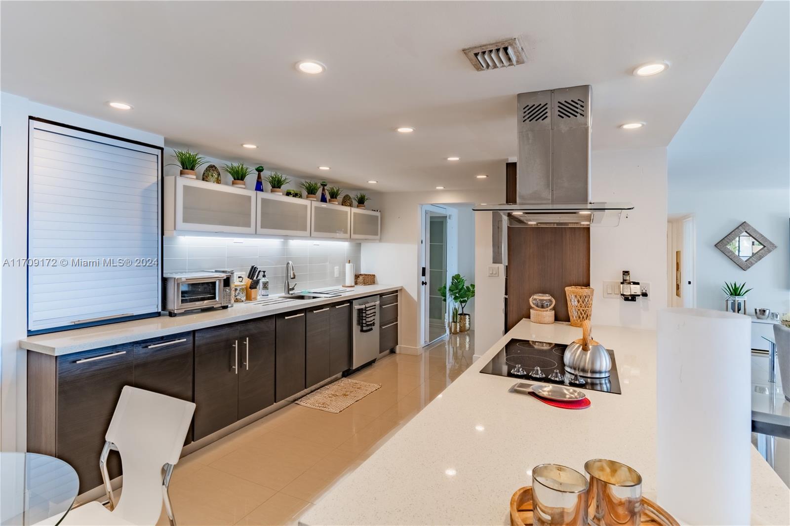 CRICKET CLUB CONDO - Residential
