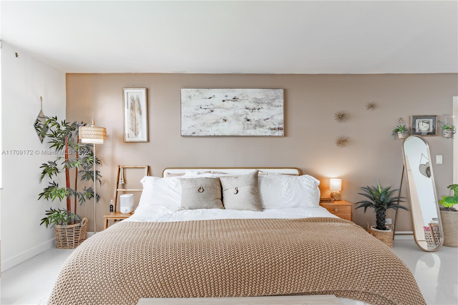 CRICKET CLUB CONDO - Residential