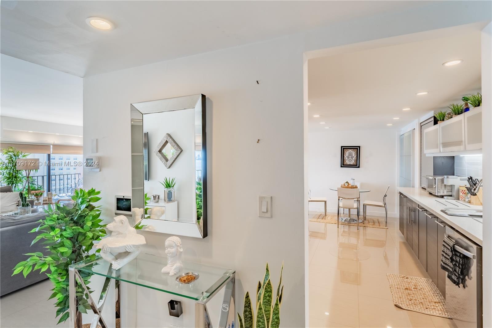 CRICKET CLUB CONDO - Residential