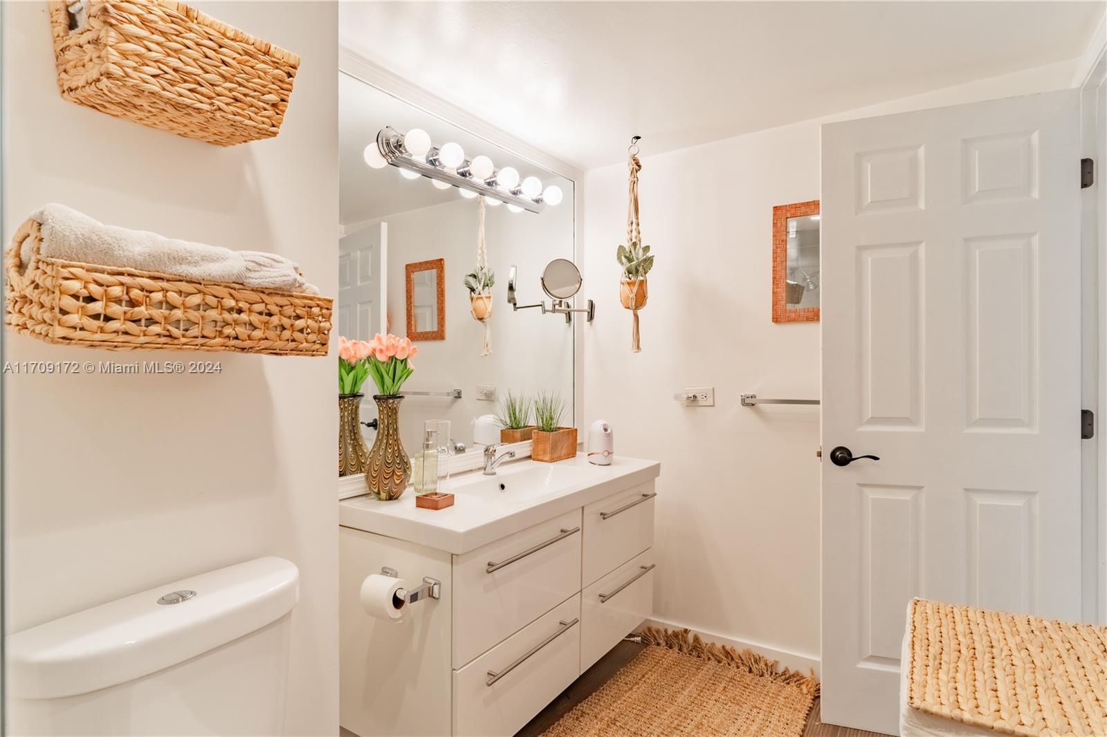 CRICKET CLUB CONDO - Residential
