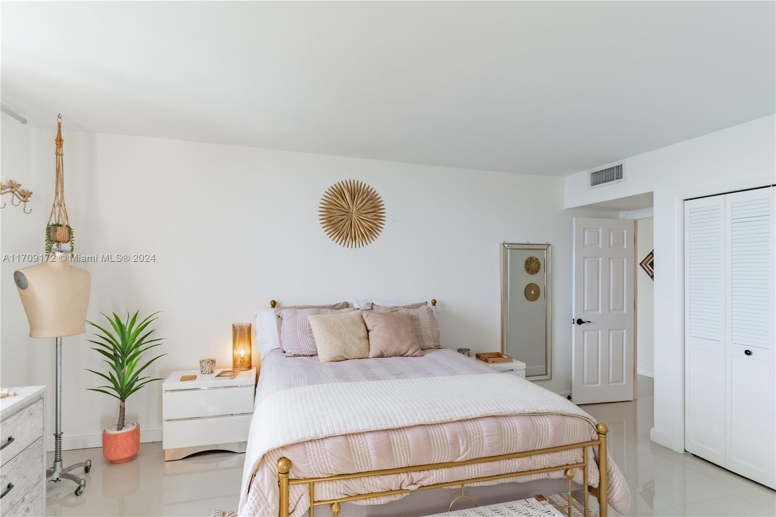 CRICKET CLUB CONDO - Residential