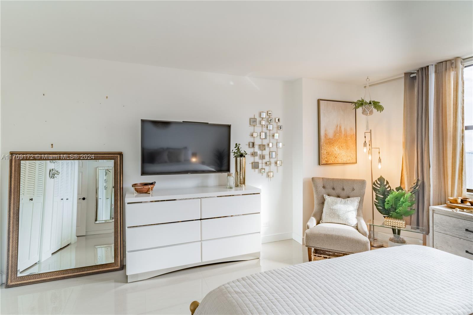 CRICKET CLUB CONDO - Residential