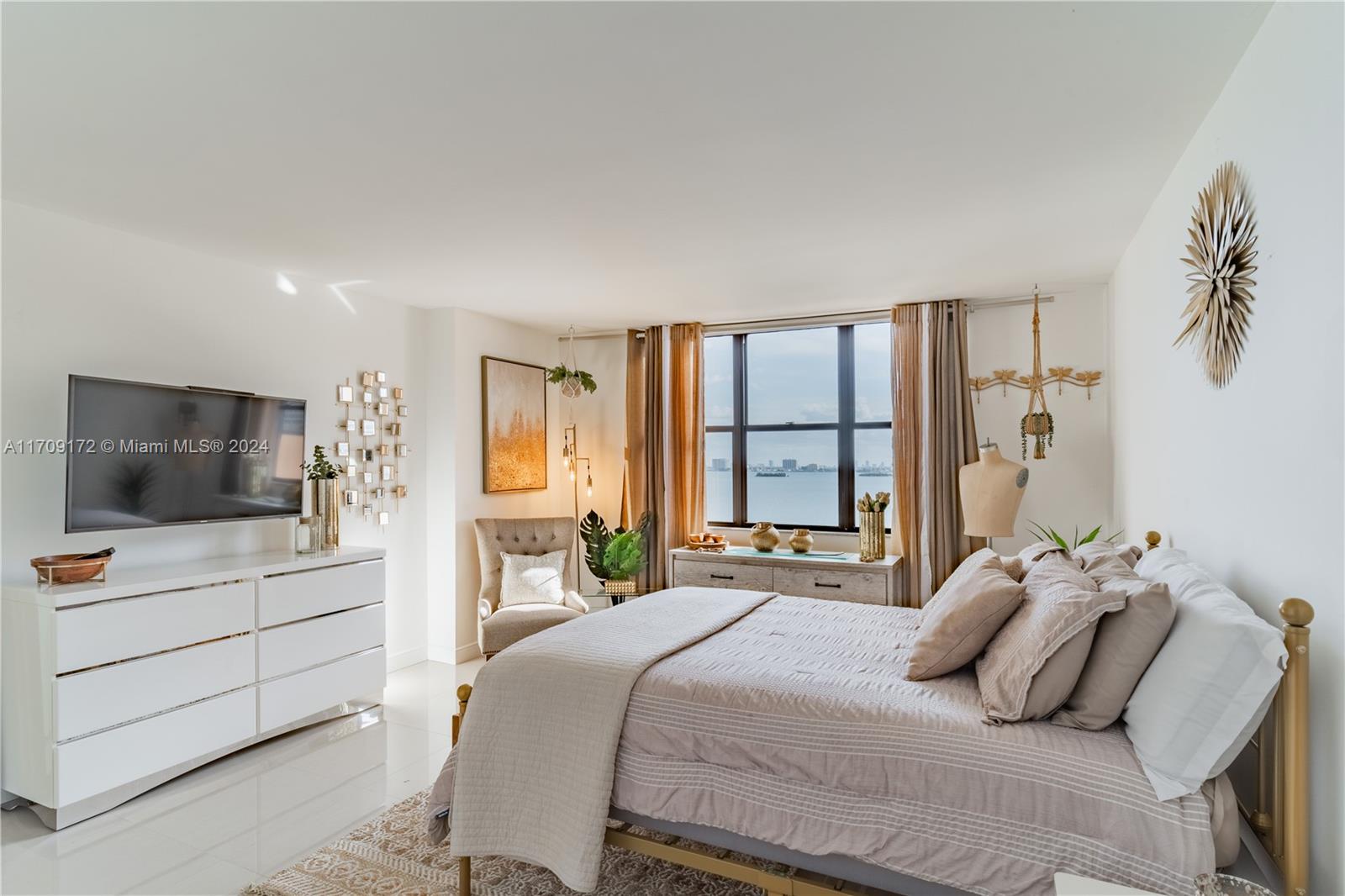 CRICKET CLUB CONDO - Residential