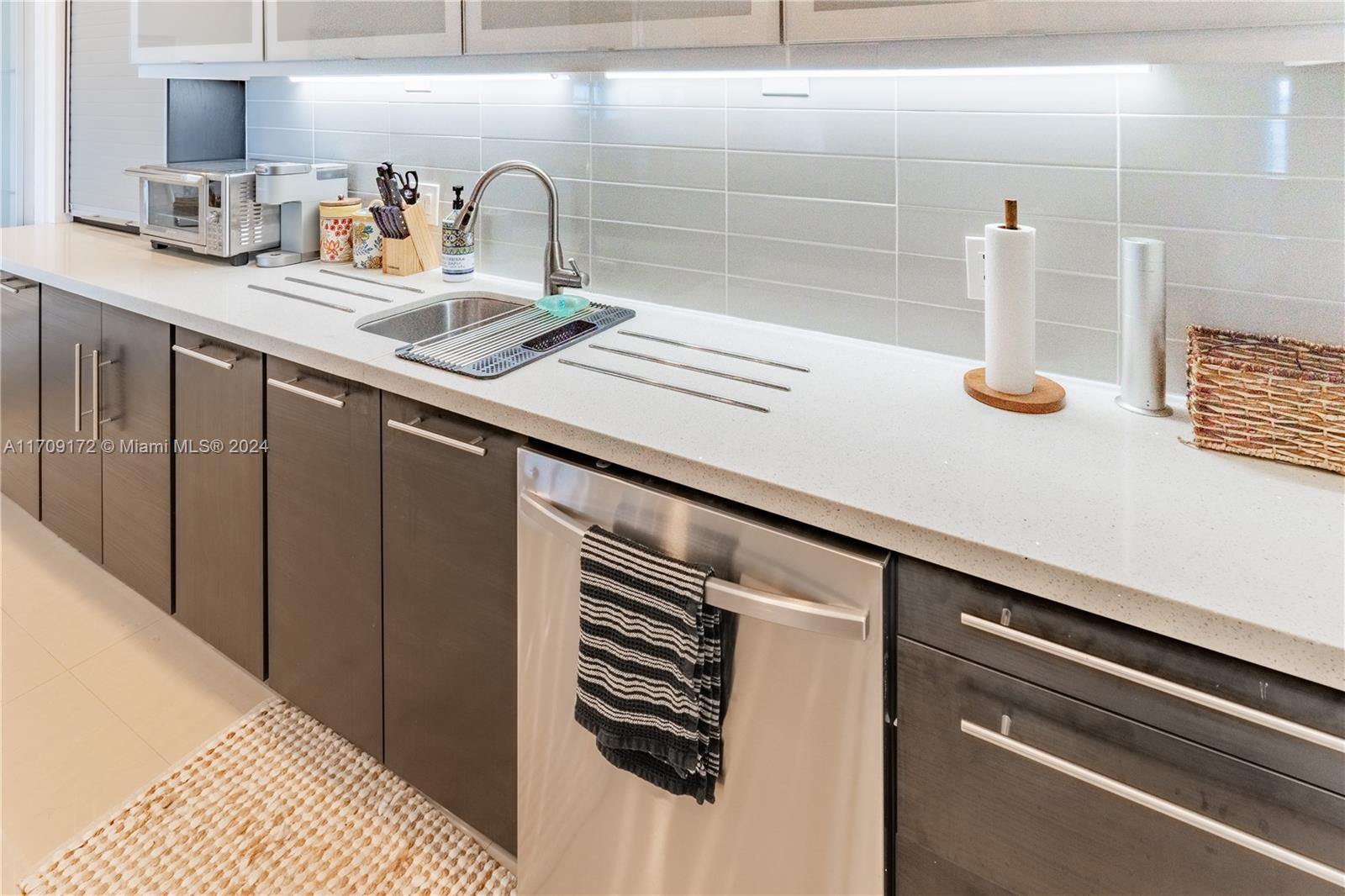 CRICKET CLUB CONDO - Residential