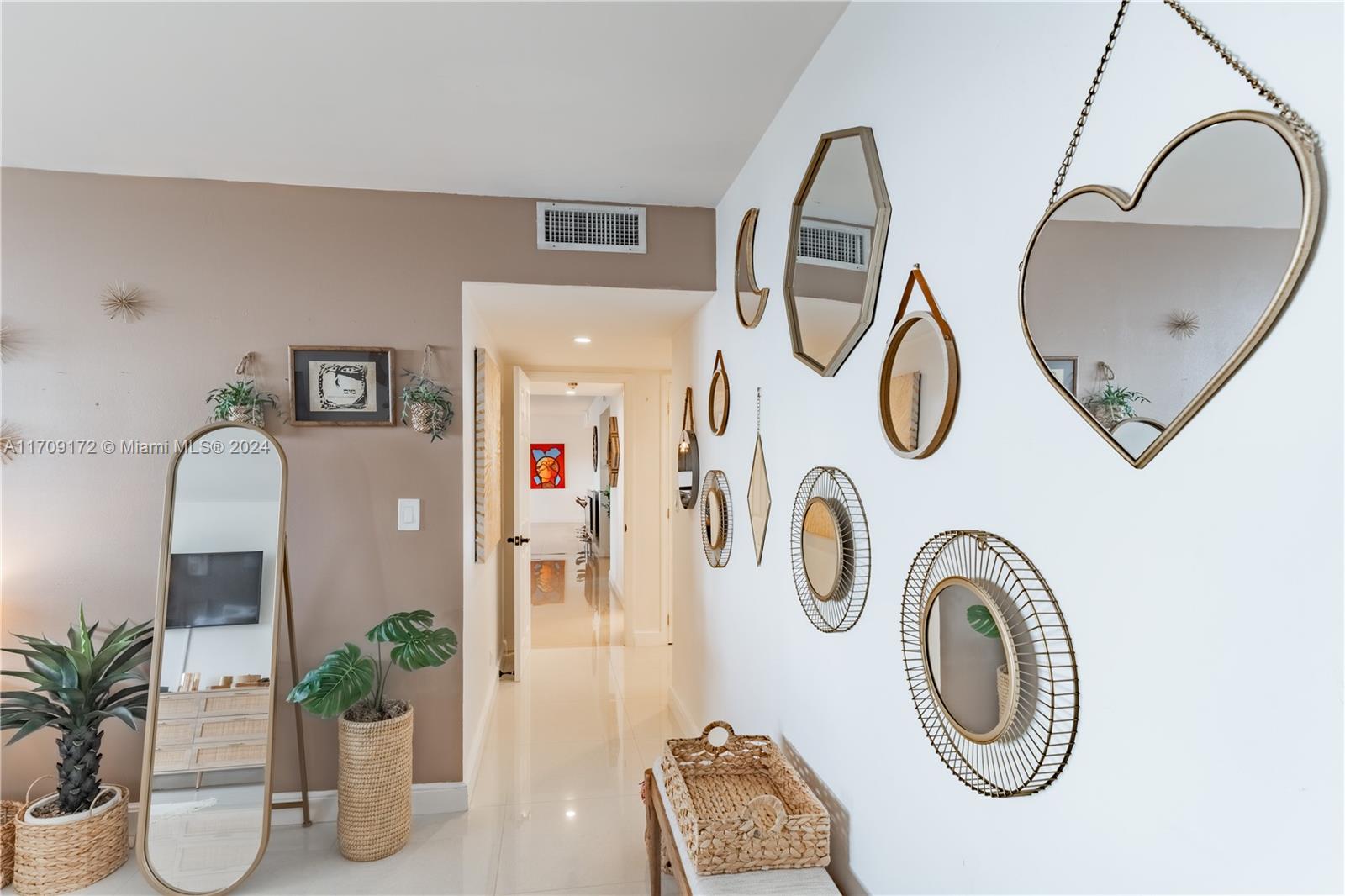 CRICKET CLUB CONDO - Residential