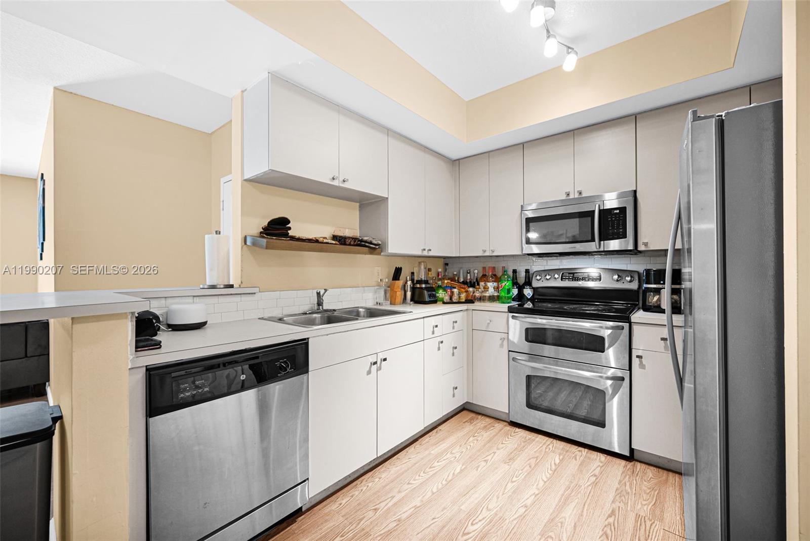 PARADISE POINTE CONDO - Residential