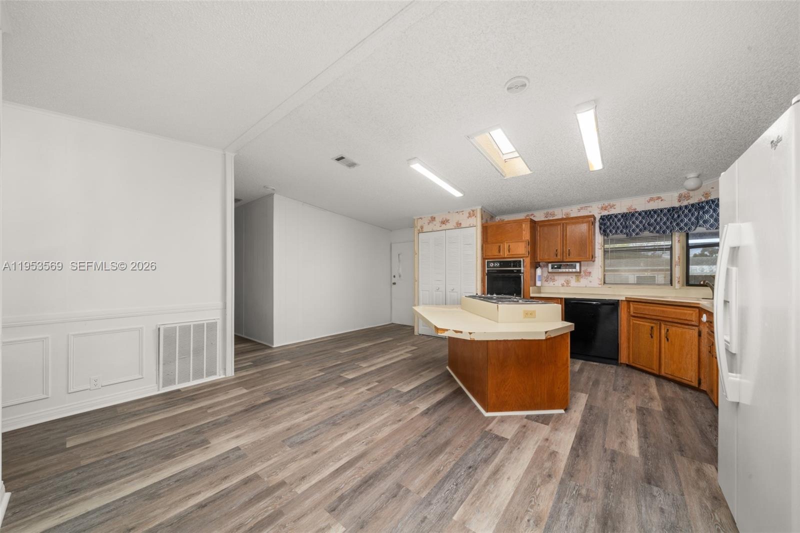 2093.000 - HICKORY RIDGE - Residential