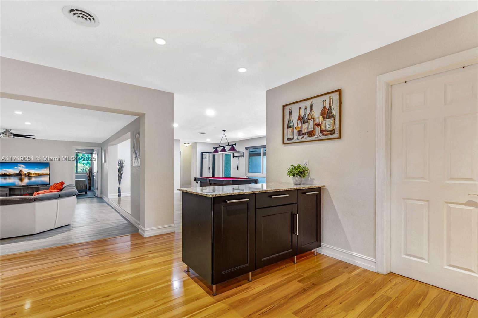 IMPERIAL POINT 2 SEC - Residential